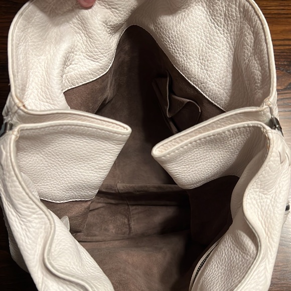 Bottega Veneta Intrecciato Leather Expandable Tote - Picture 8 of 16